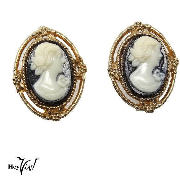 Vintage Black & White Cameo Pendant Necklace & Screw Back Earring Set - Hey Viv - Picture 5 of 10